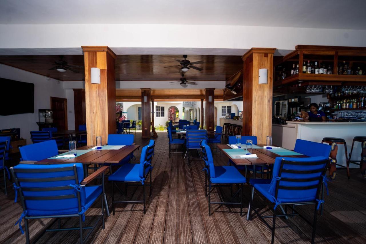 Blue Skies Beach Resort Negril Esterno foto