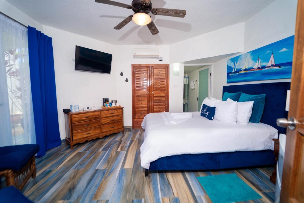 Blue Skies Beach Resort Negril Esterno foto