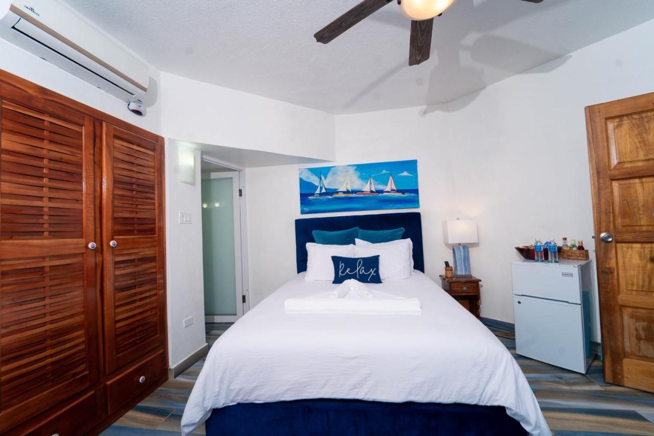 Blue Skies Beach Resort Negril Esterno foto