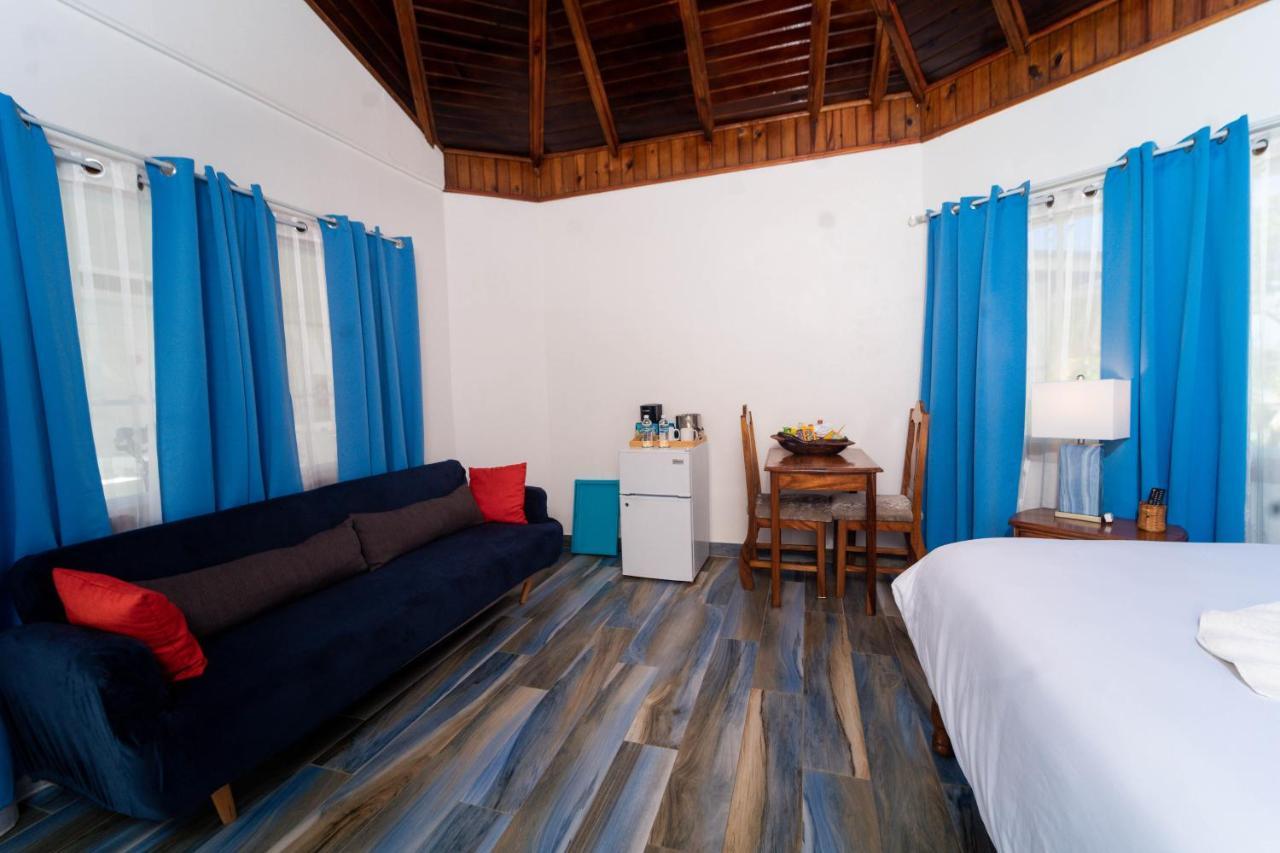 Blue Skies Beach Resort Negril Esterno foto