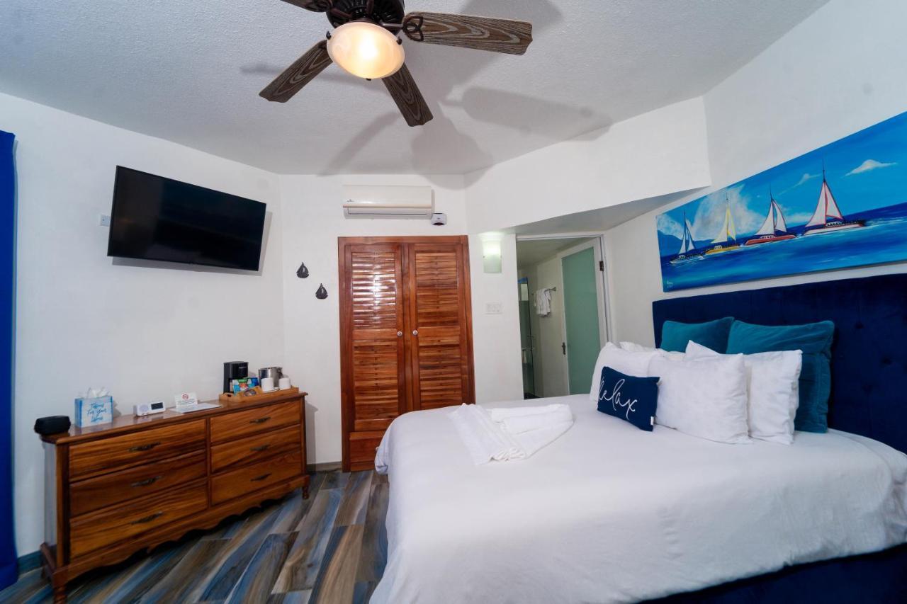 Blue Skies Beach Resort Negril Esterno foto