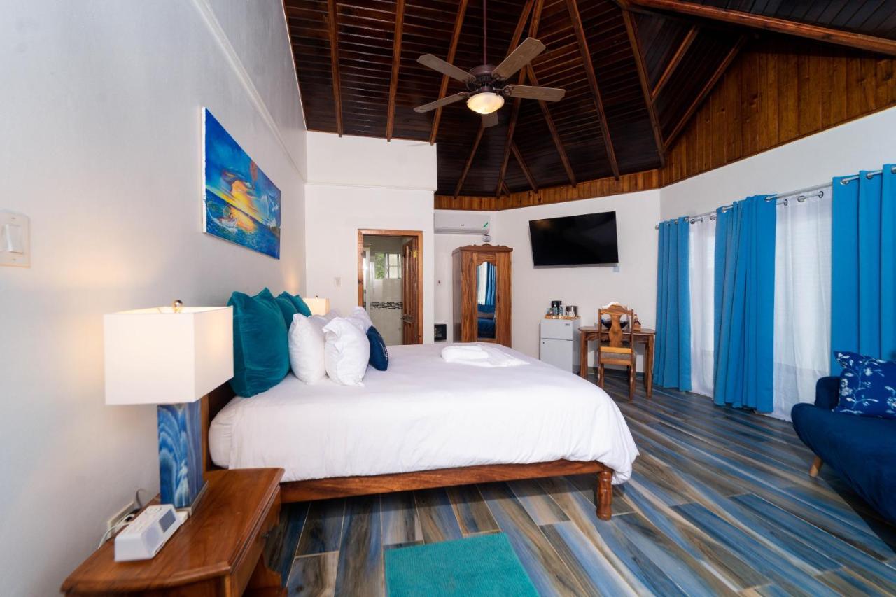Blue Skies Beach Resort Negril Esterno foto