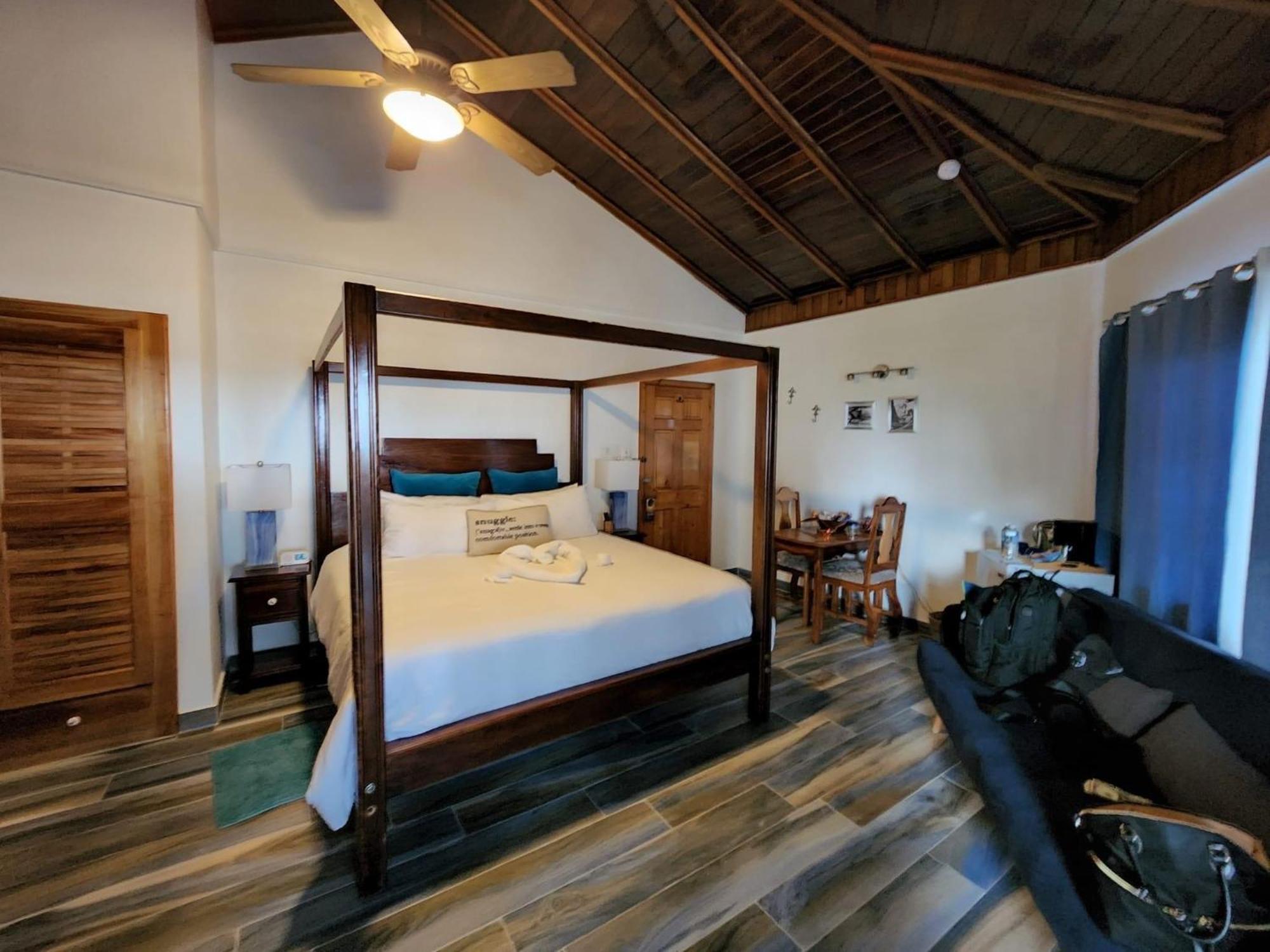 Blue Skies Beach Resort Negril Esterno foto