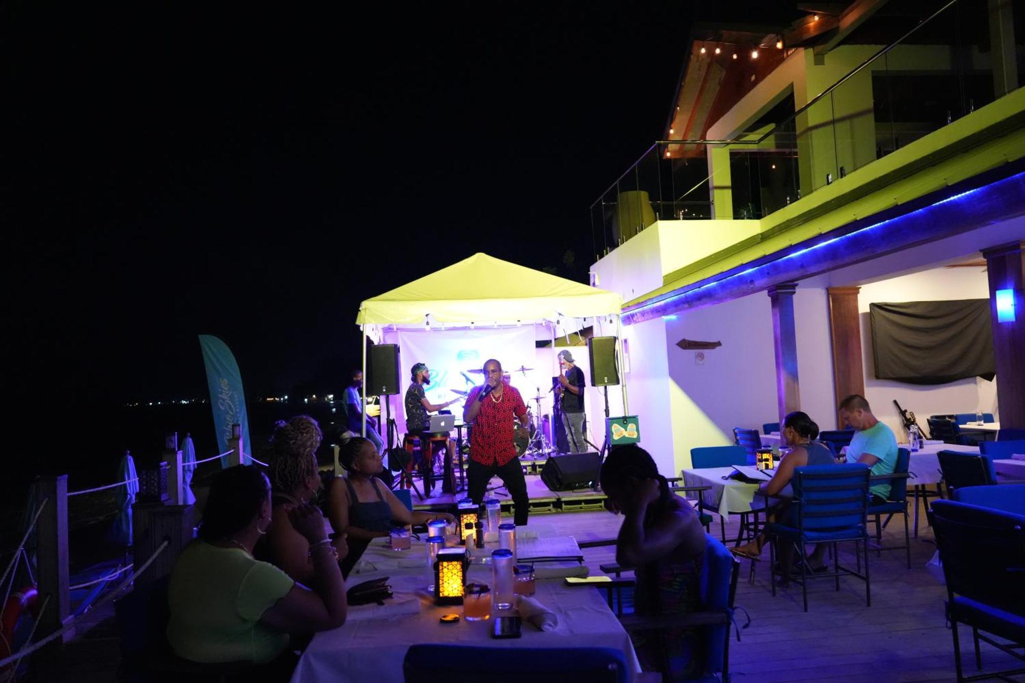 Blue Skies Beach Resort Negril Esterno foto