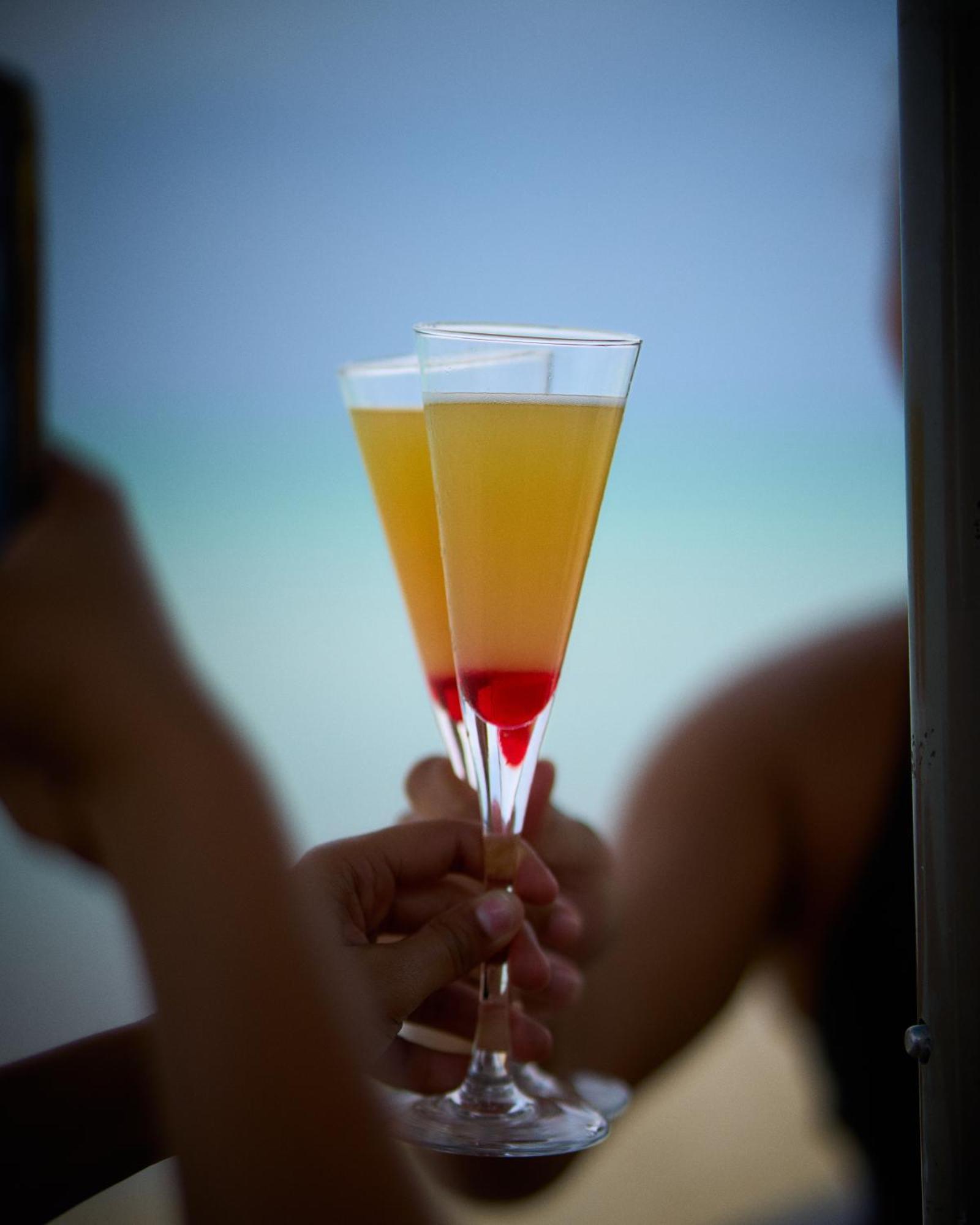Blue Skies Beach Resort Negril Esterno foto