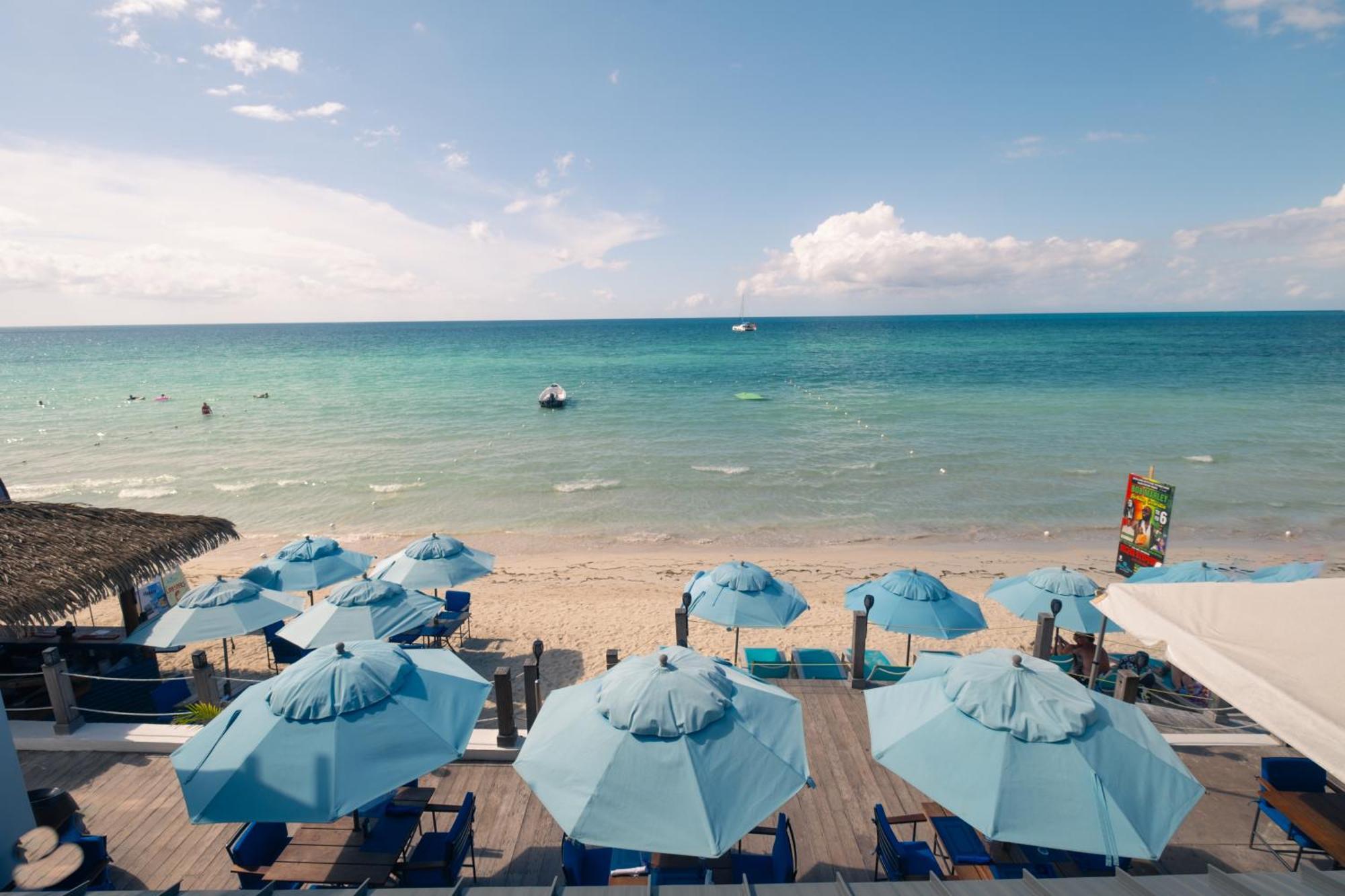 Blue Skies Beach Resort Negril Esterno foto