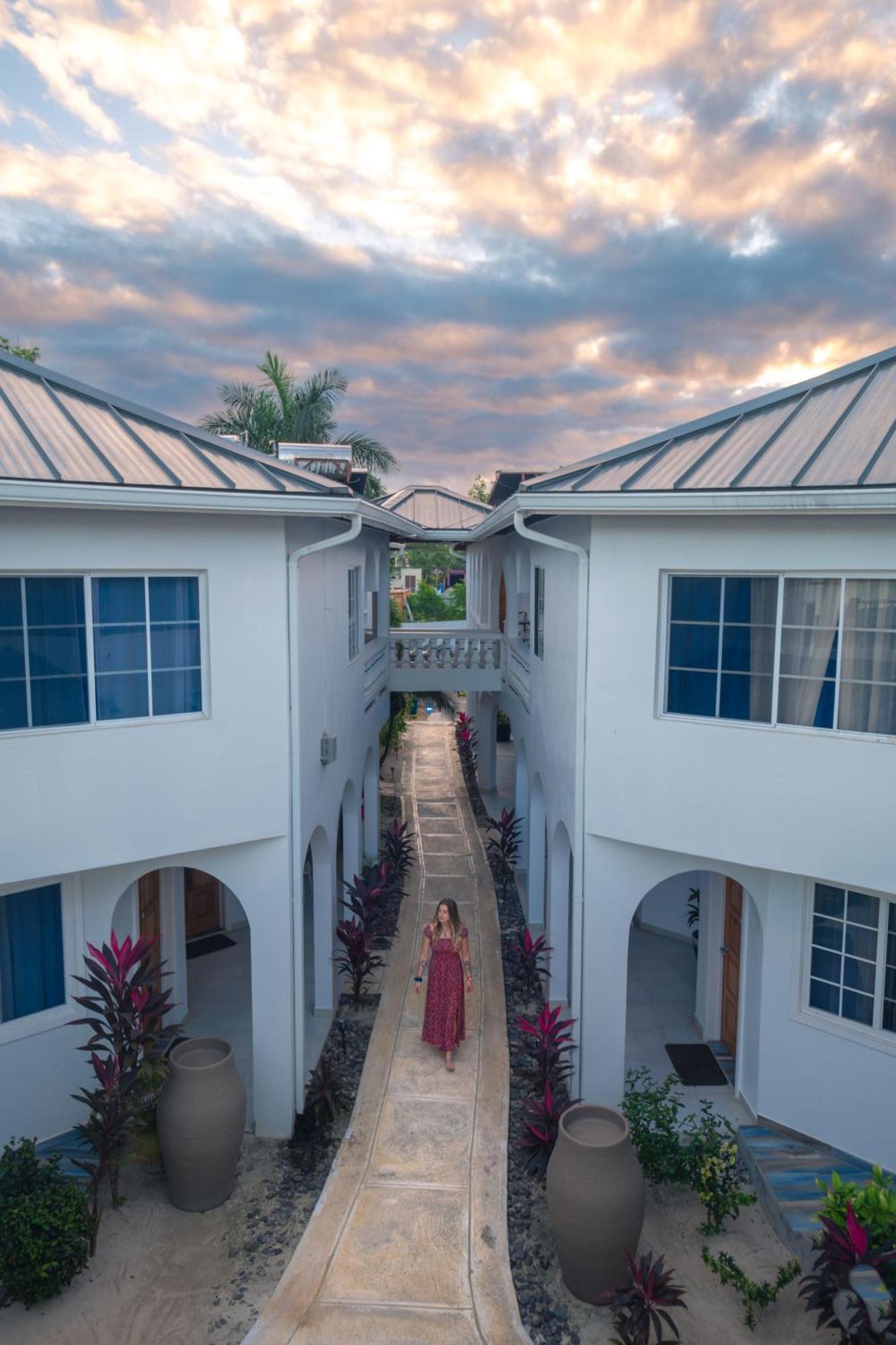 Blue Skies Beach Resort Negril Esterno foto