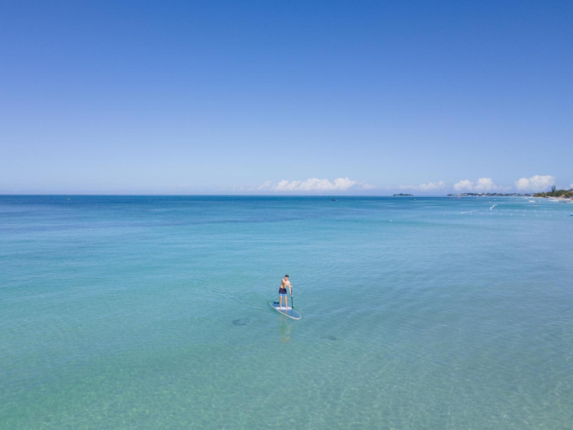 Blue Skies Beach Resort Negril Esterno foto